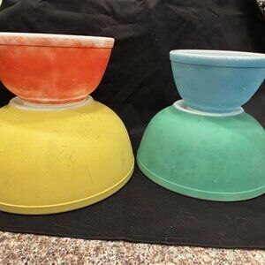 Full set of primary color Pyrex mixing bowls